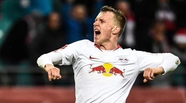 事令人意外 事令人意外